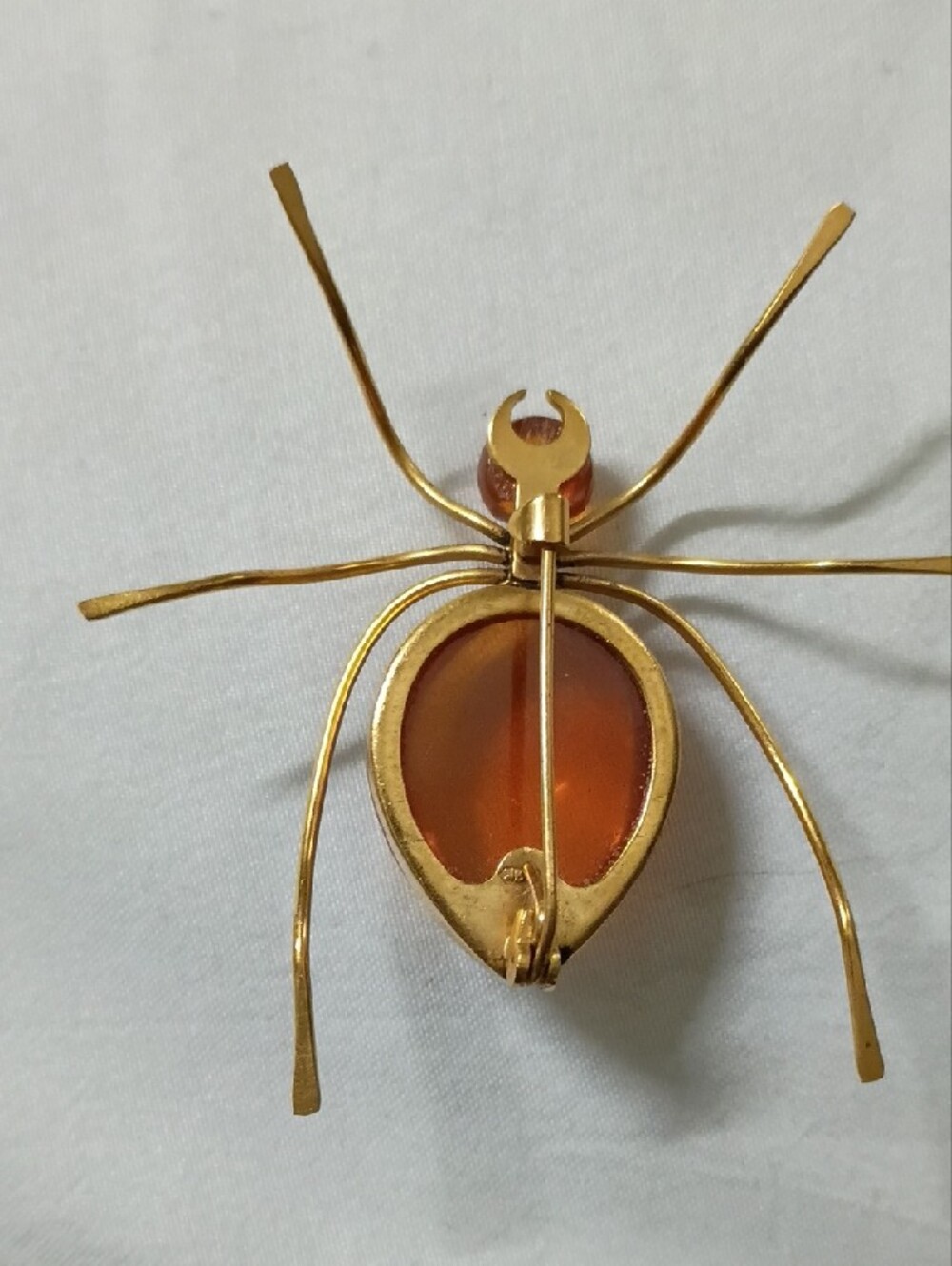 Vintage Soviet-era spider brooch w/ a gold-tone setting w/ Baltic honey amber - Picture 2 of 3